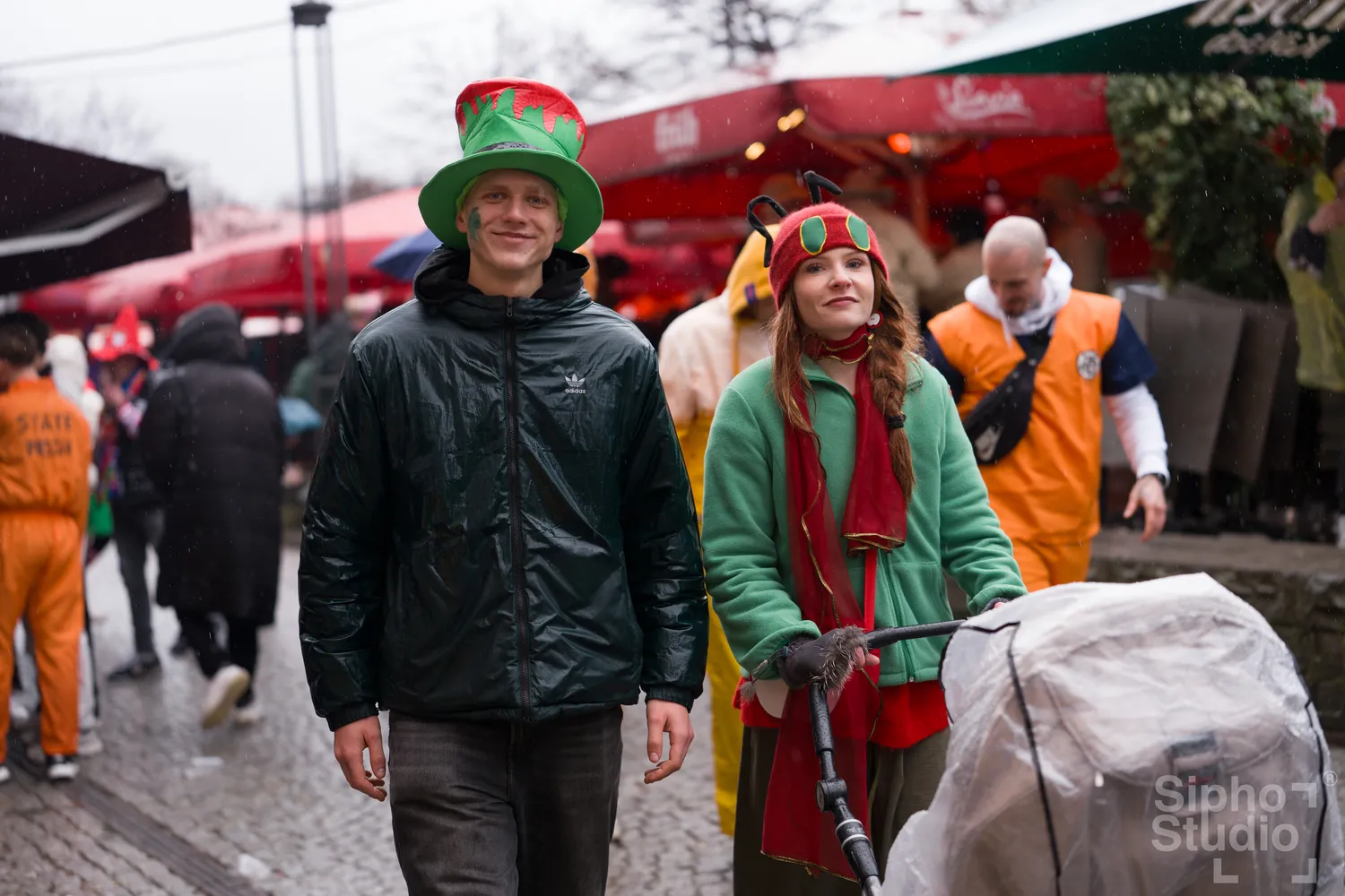 Sipho Studio - Drone visuel - Menschen genießen den Kölner Karneval 2026