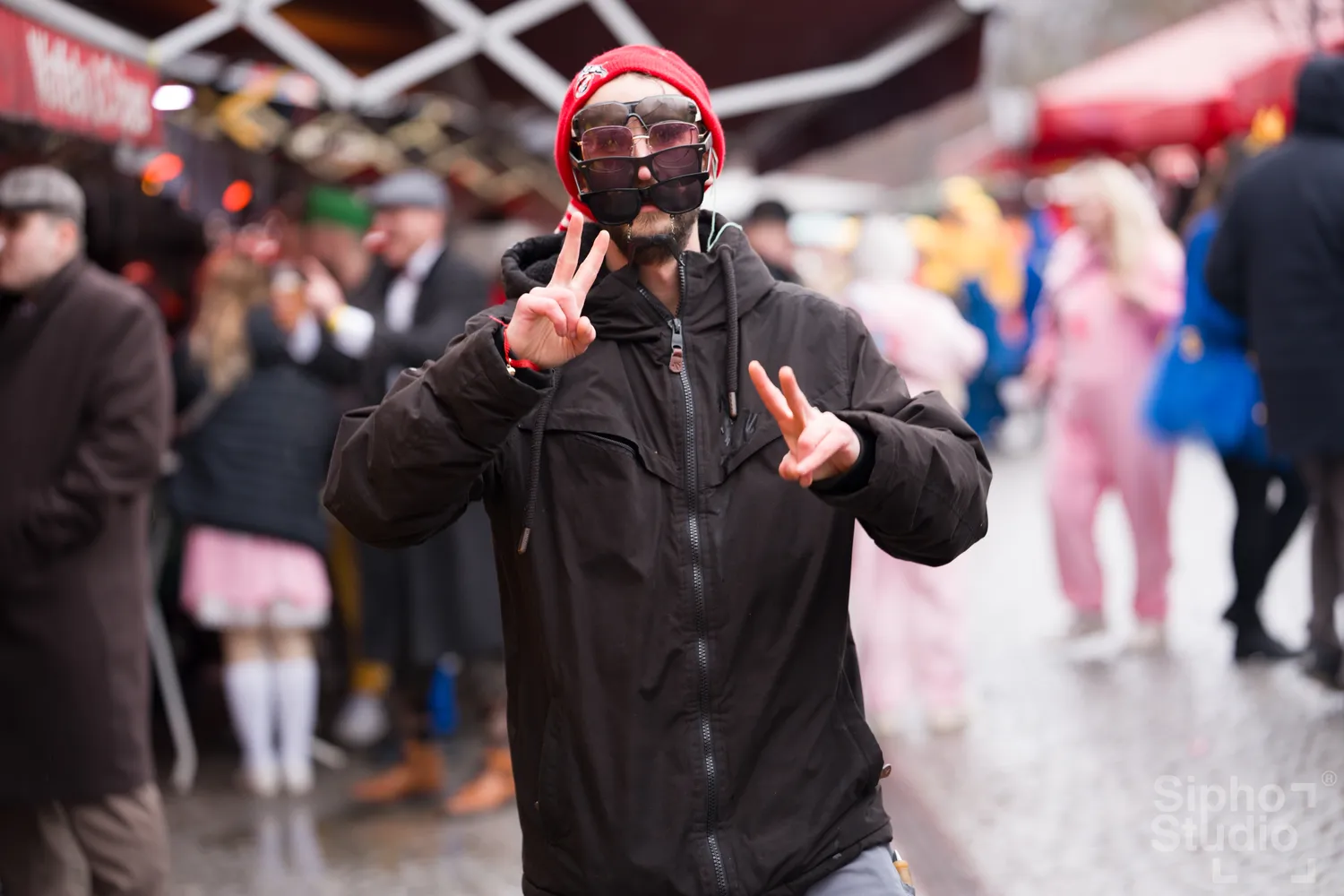 Sipho Studio - Drone visuel - Menschen genießen den Kölner Karneval 2026