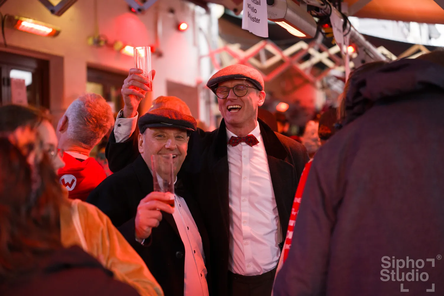 Sipho Studio - Drone visuel - Menschen genießen den Kölner Karneval 2026