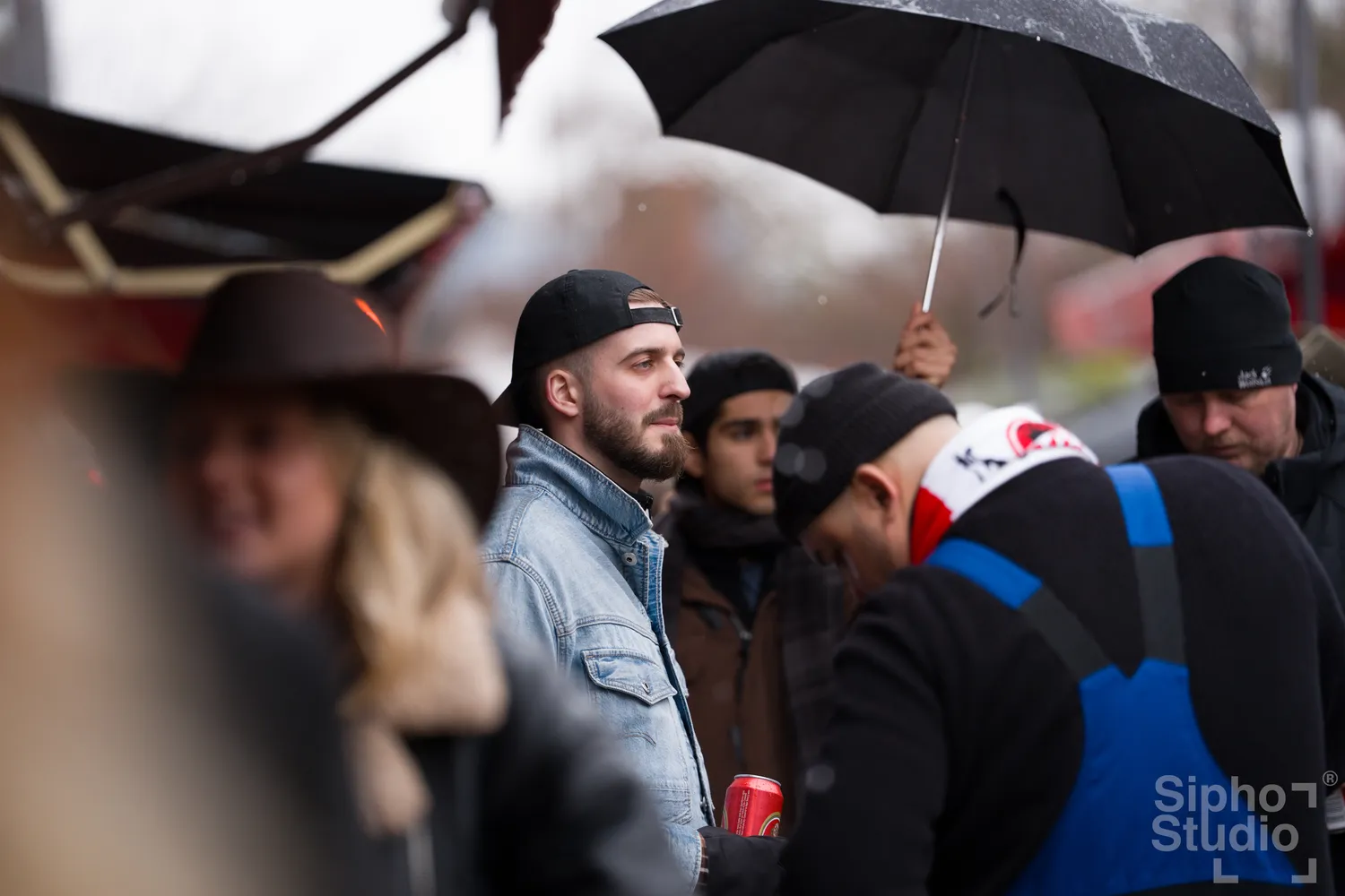 Sipho Studio - Drone visuel - Menschen genießen den Kölner Karneval 2026