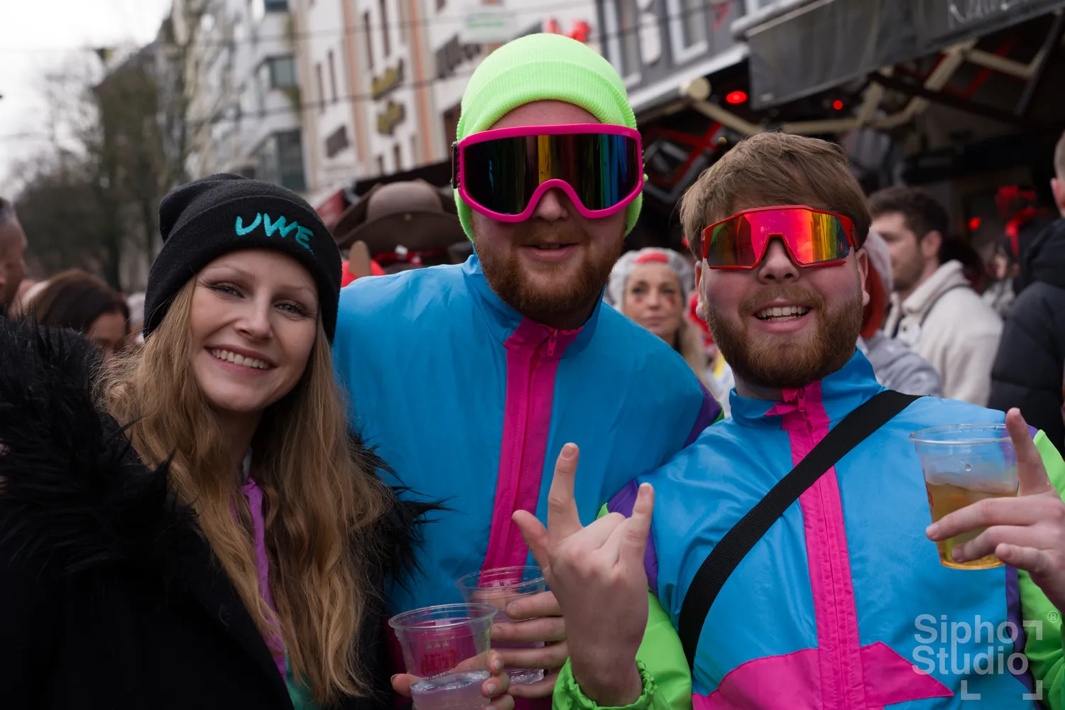 Sipho Studio - Drone visuel - Menschen genießen den Kölner Karneval 2026